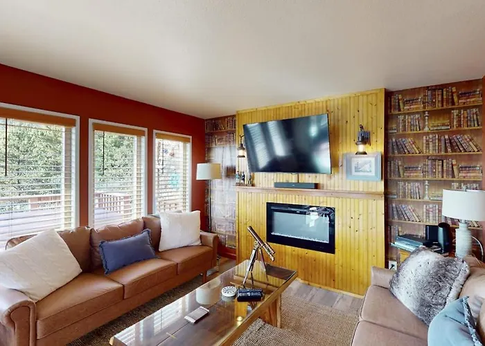 Coastal Retreat With Ocean Views Patio Wifi Streaming