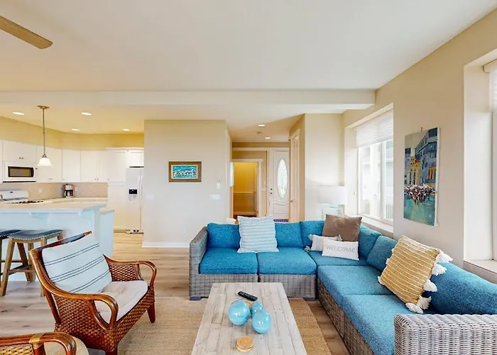 Modern Oceanfront Home With Private Hot Tub Patio & Gas Fireplace