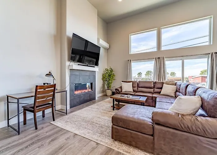 Luxe & Modern Getaway Near Otter Point With Ocean Views Central Ac & Wifi