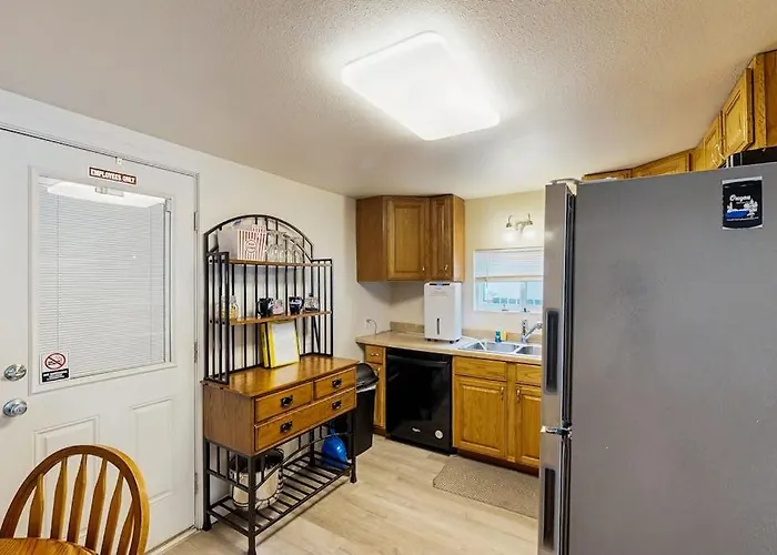 Cozy Family Beach Cottage With Hot Tub Deck Wifi Surfboard-Walk To Bay Dogs Ok