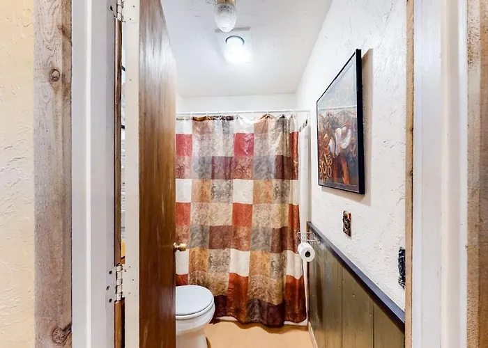 Dog-Friendly Mid-Century Home Withhot Tub Close To Beach