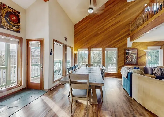 Spacious And Bright Mt Hood Lodge Home With Private Hot Tub - Near Skibowl