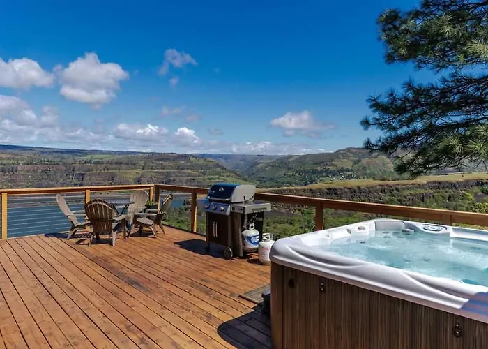 Dog-Friendly 2-Level Gorge View Home With Hot Tub Lovely Deck Central Ac W&D