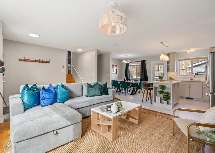 Vibrant In The Valley 4 Bedroom Getaway Arcade