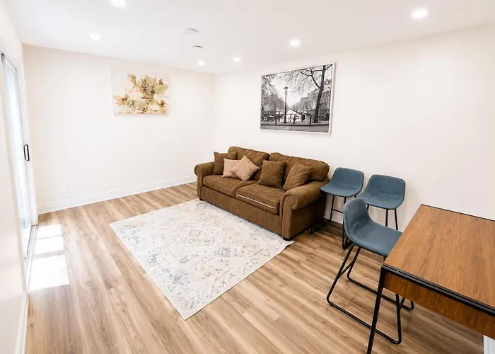 Spacious 3-Bedroom Home In Waterloo, Family & Pet Friendly, Work Space, Private Backyard