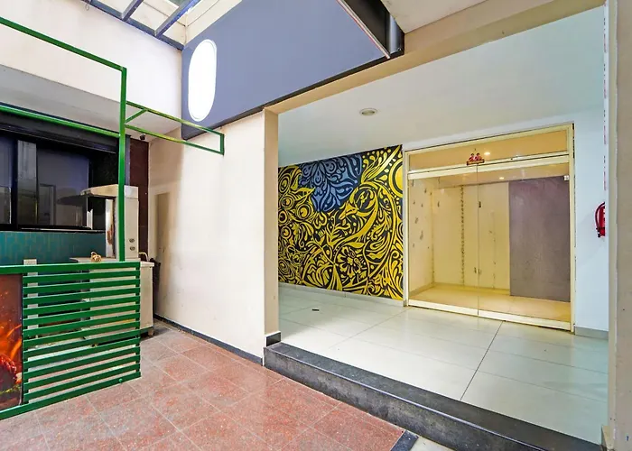 Townhouse Kozhencherry Formerly The Beige Hotel
