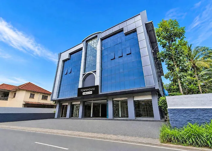 Townhouse Kozhencherry Formerly The Beige Hotel