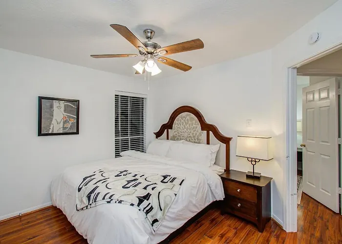 Family-Friendly 4Br Big Yard & Spacious Patio