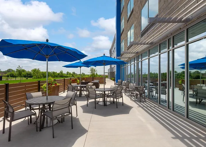 Holiday Inn Express & Suites Overland Park South By Ihg