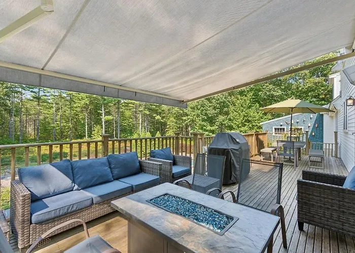 5 Bedroom, 4.5 Bathroom, In-Ground Pool, Awning, Gym Near Parsons Beach!