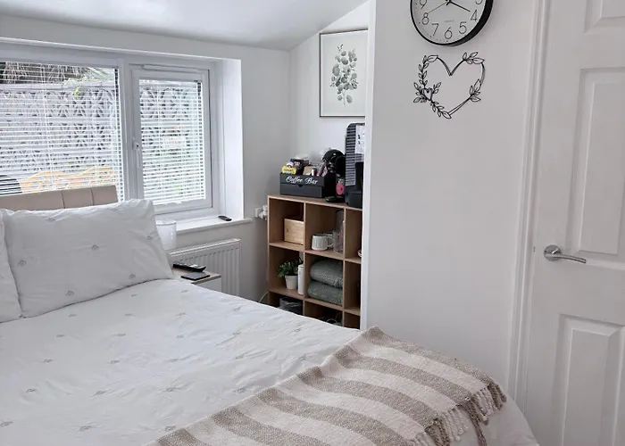 The Snug Guestroom Poole