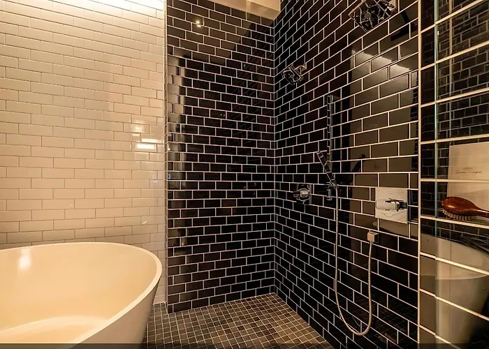 The 121 Hotel