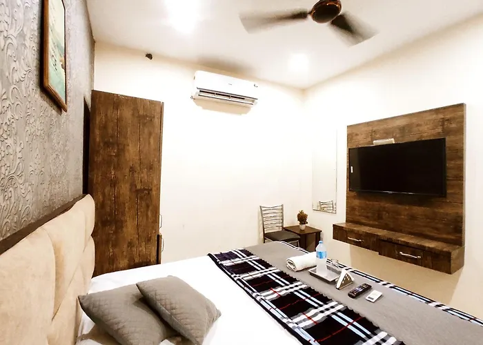 The Heaven Homestays - A Budget Rooms By Dhesi Group