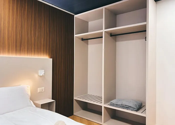 B-ROOMS Bleisure Hotel - Lugano district