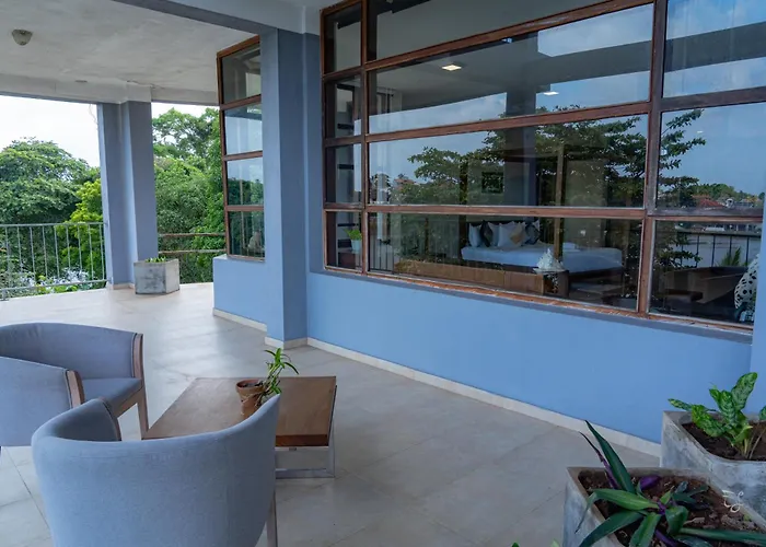 Lakeside Suites By Cmb Apartments