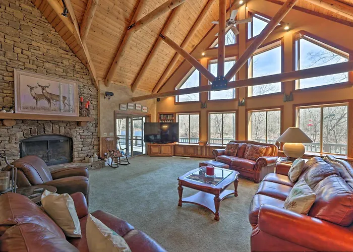 'Serenity On The River' Luxe Lewisburg Cabin!