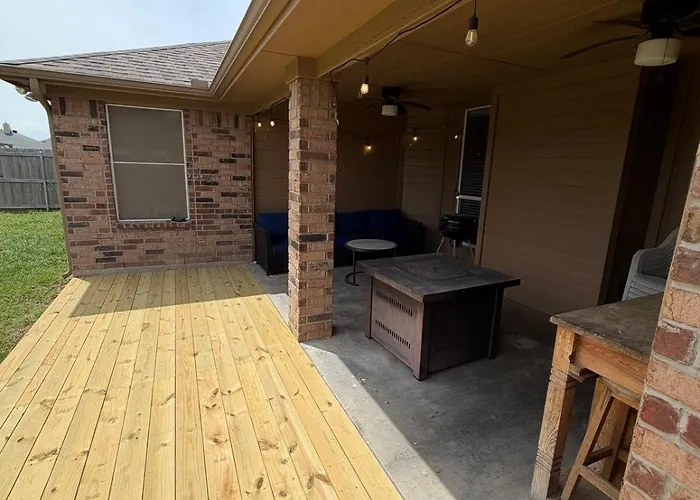 2 King Beds And Best Location In Burleson!