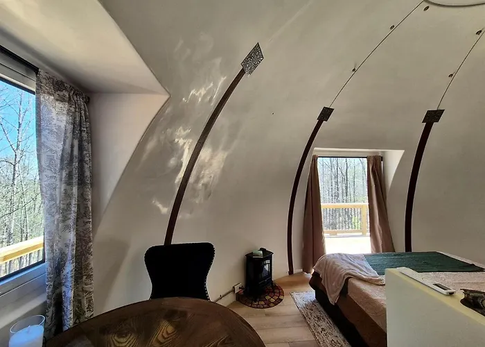 Secluded Woodland Geodome With Panoramic Views & Private Trails In Milledgeville, Georgia