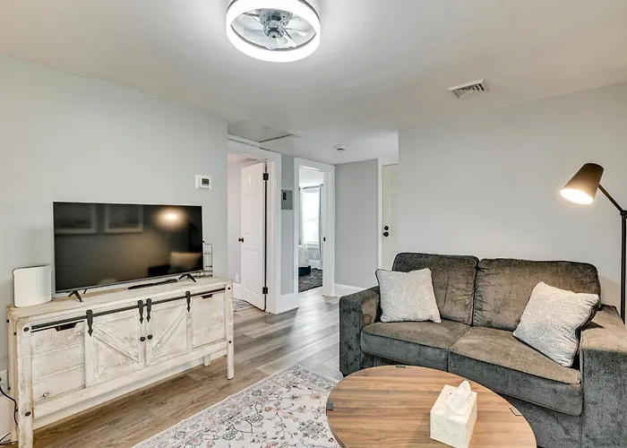 4 Mi To Waterfront: 2-Unit Combo In Kingston!