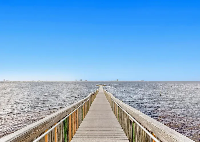 Dog-Friendly Home With Private Pool & High-Speed Wifi - Near Beach & Boat Launch