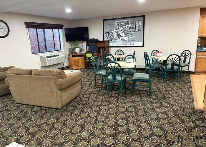 Dodgeville Inn & Suites