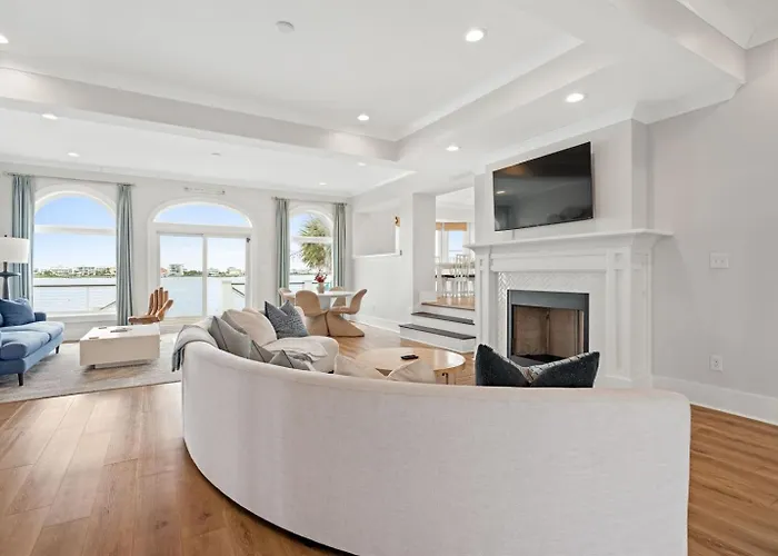 Private Island Home- Heated Pool, Views, Sleeps 24
