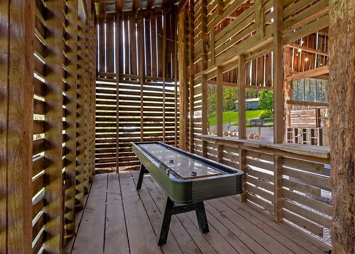 Peaceful Cabin Retreat With Spa Features & Unique Farm Vibes In Newport, Tennessee