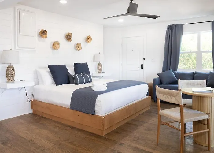 The Silver Lake Hotel At Ocracoke
