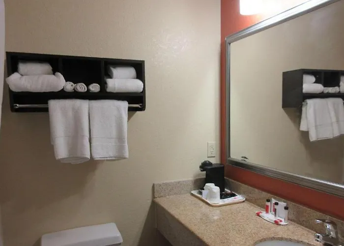 Saint Joseph Inn & Suites