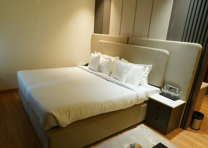 Hotel Luxe Manor