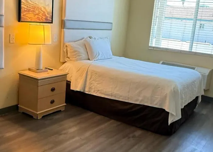 Citrus Inn & Suites