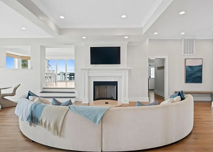 Private Island Home- Heated Pool, Views, Sleeps 24