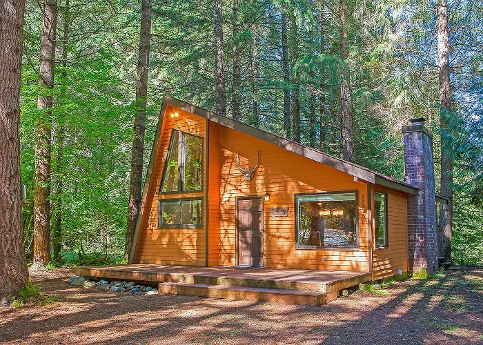 Secluded Greenwater Cabin With Loft Near Rainier