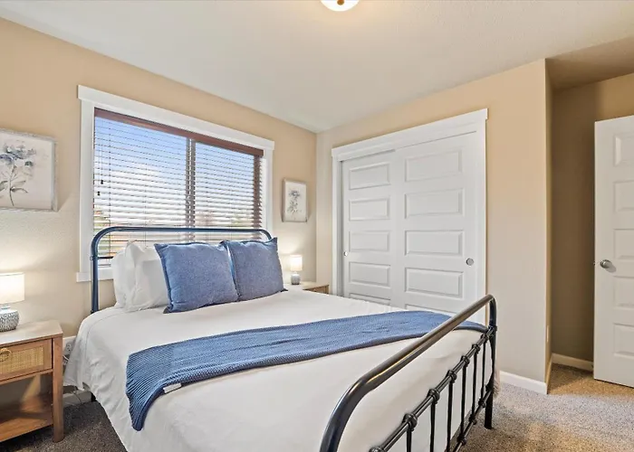 Close To The Gesa Stadium, Hapo Center And Airport