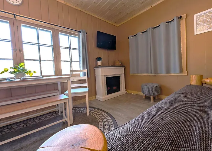 2Br 1Ba Cabin #2 Riverside Point Resort