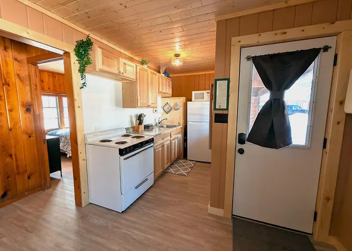 2Br 1Ba Cabin #2 Riverside Point Resort
