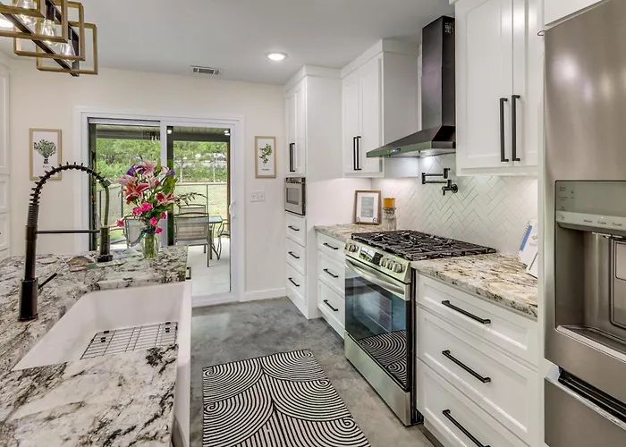 Modern-Style Home W/ Patio, Near Greers Ferry Lake