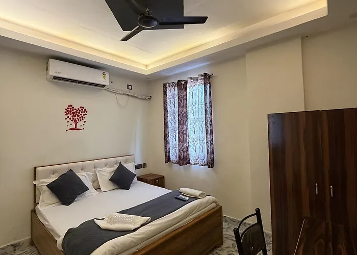 Hotel A V Grand, Kanpur