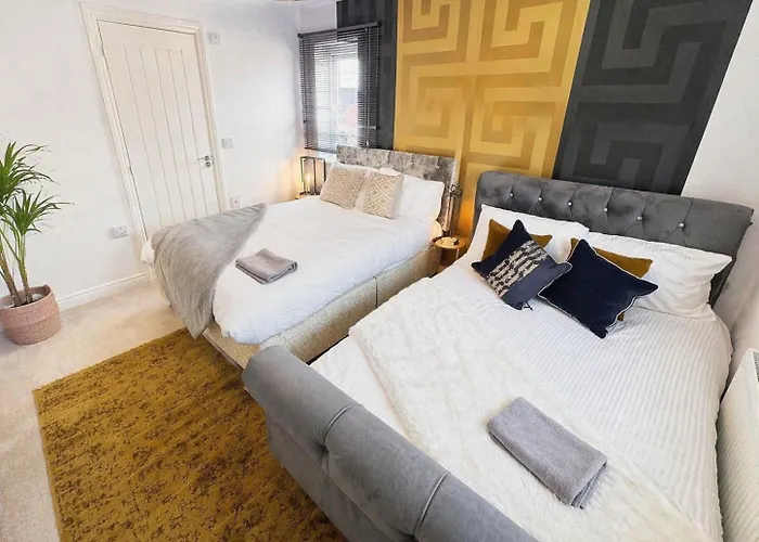 Maidstone Spacious Retreat - Hot Tub - Parking