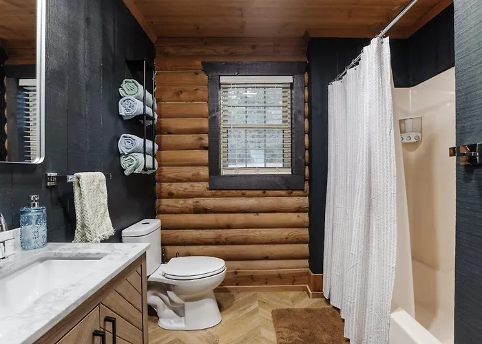 Peaceful Lake Lure Cabin- Cozy 2Br 3 Miles To Lake