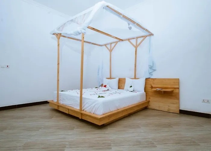 Farashuu Luna Hotel