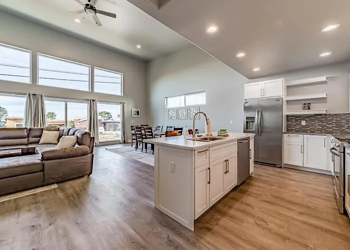 Luxe & Modern Getaway Near Otter Point With Ocean Views Central Ac & Wifi