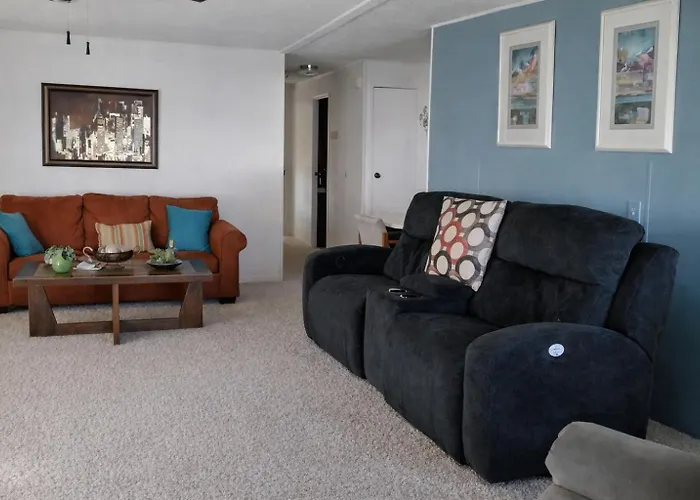 Lakefront Retreat • Patio + Grill • Pet Friendly