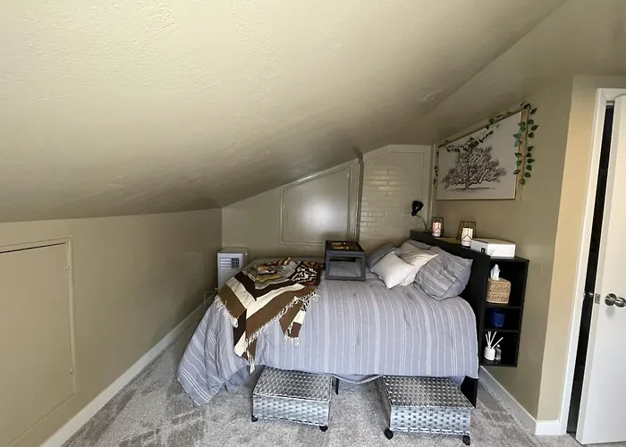 Private Entrance Room 3 Miles From Eugene Airport