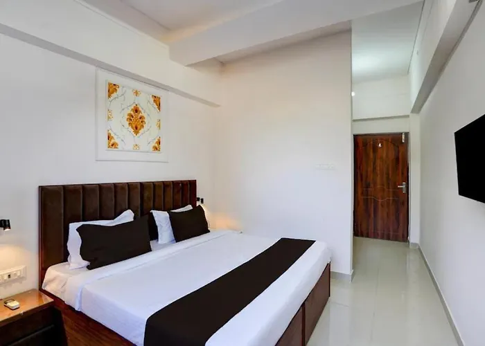 Hotel Vijai Square