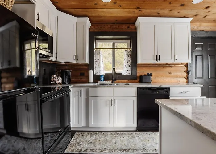 Peaceful Lake Lure Cabin- Cozy 2Br 3 Miles To Lake
