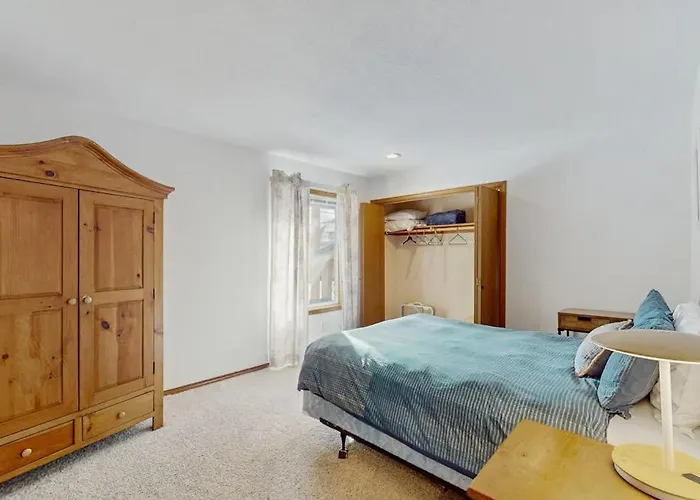 Spacious And Bright Mt Hood Lodge Home With Private Hot Tub - Near Skibowl