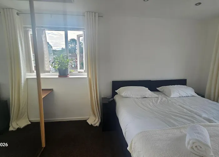 1 Bedroom House, Secure Driveway, 41 Stonehaven