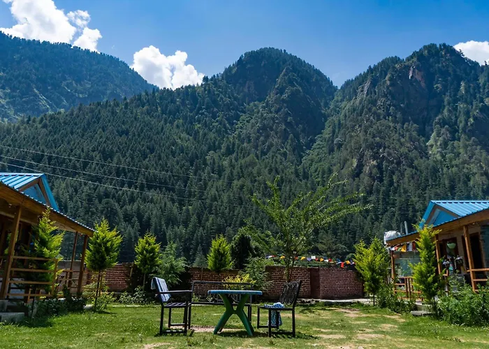Lee Garden Himalayan Wooden Cottage Kasol