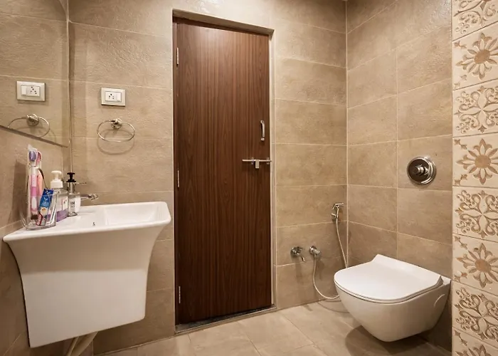 Hotel Golden Retreat - At Anand Railway Station